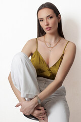 Portrait beauté d'une jolie femme brune