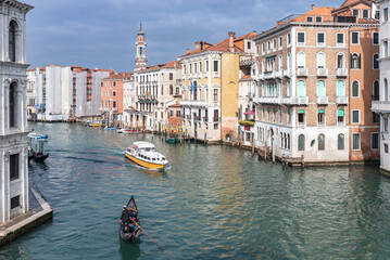 Fototapeta na wymiar Blick von der Rialto Brücke auf den Canale Grande in Venedig