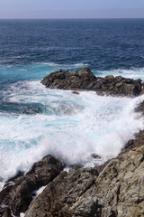 Fototapeta na wymiar waves and rocks on Higway one in california. 