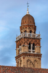 Fototapeta premium Glockenturm der Renaissancekriche San Michele in Isola, Venedig