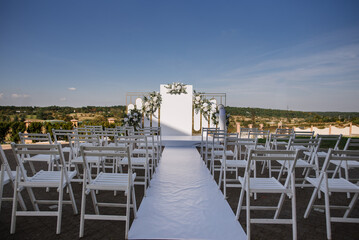 Fototapeta premium Stylish large arch for a wedding ceremony on the outdoors on a sunny day