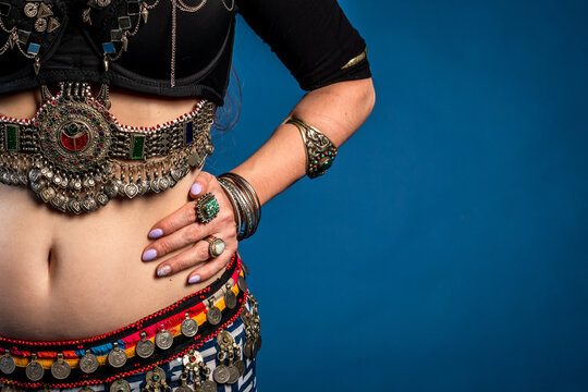 Caderas de bailarina de danza tribal