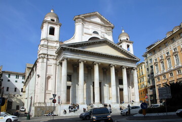 Obraz premium Gênes, ville d'Italie, ses façades colorées, sculptures, églises et statues