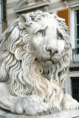 Gênes, ville d'Italie, ses façades colorées, sculptures, églises et statues