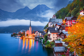 Fototapeta Hallstatt, Austria - Austrian Alps, small village, misty scenic landscape twilight hour. obraz