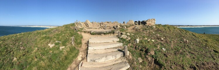 sur les sentiers à la pointe de La Torche en Finistère Cornouaille Bretagne France