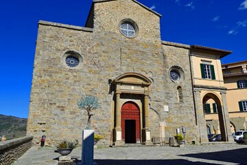 Fototapeta premium cityscape of the historic village of Cortona of Etruscan origins in the province of Arezzo in Tuscany, Italy