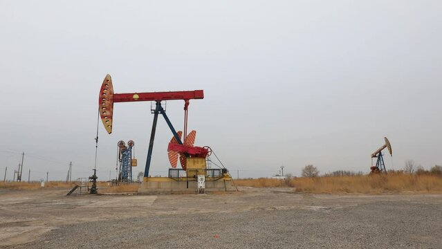 pumping units are in normal operation in the oil field, North China