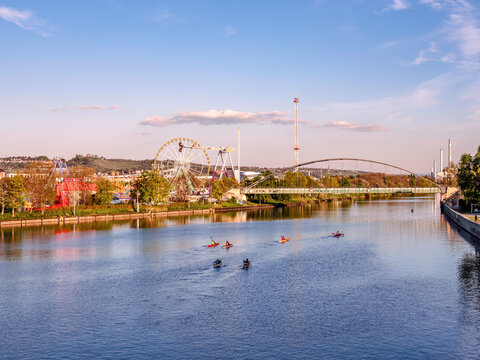 Stuttgarter Fr&uuml;hlingsfest auf dem Cannstatter Wasen, Stuttgart, Blick vom Neckar aus