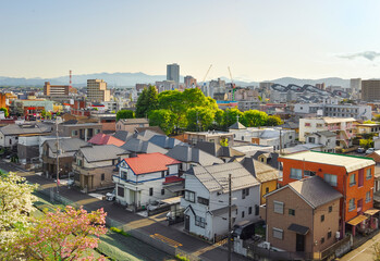 Fototapeta na wymiar 東京の住宅地とビル街