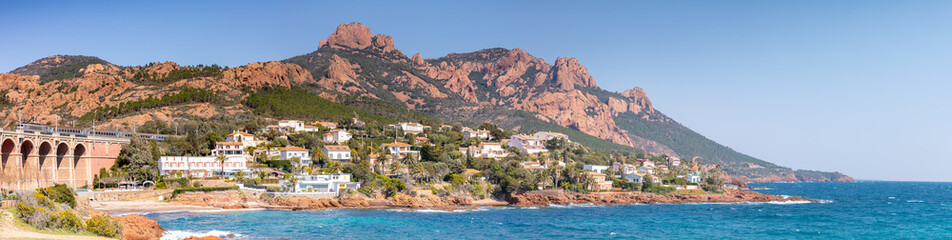Fototapeta premium Le village d'Anthéor au bord de la Côte d'Azur