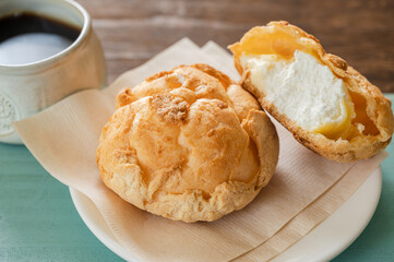 シュークリームとコーヒー