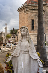 Madonna mit ausgebreiteten Armen
Friedhof  auf  Spaniens Insel Palma de Mallorca