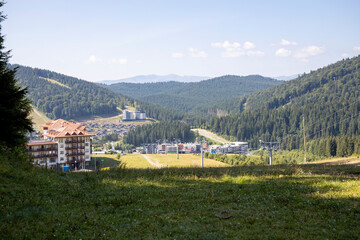 Obraz premium Panorama of mountains in the Ukrainian Carpathians on a summer day.