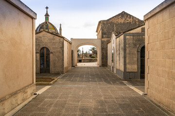 Durchgang zu anderen Grabstellen
Friedhof auf Spaniens Insel Palma de Mallorca