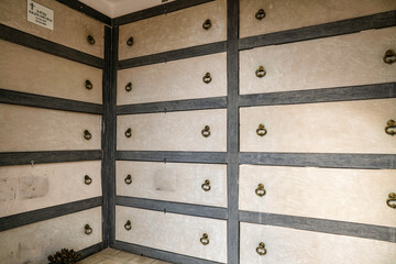 Grabstätten auf dem Friedhof in Manacor auf Spaniens Insel Mallorca