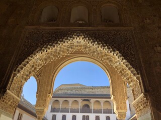 Fototapeta na wymiar Palais de l'Alhambra à Grenade , style arabo-andalou, en Andalousie dans le sud de l'Espagne