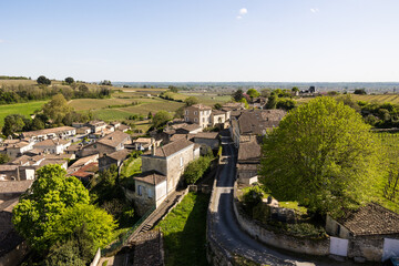 Fototapeta na wymiar Vue sur Saint-Emilion depuis le sommet de la Tour du Roy (Nouvelle-Aquitaine, France)