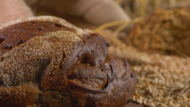 Bread made from wheat flour. Fiber darker in color and stronger in flavor. Mature vegetable. Whole ripe grain, raw food. Organic certification