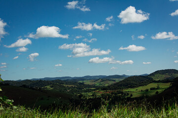 Obraz premium View with green field and mountains