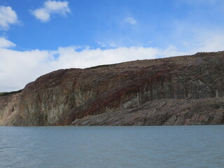 Fototapeta na wymiar Torres del Paine. Grey lake.