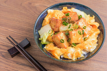 厚揚げと白菜の玉子丼