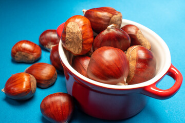 Obraz premium chestnuts in a bowl