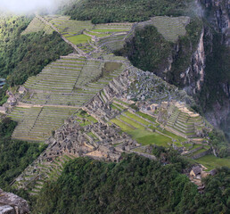 Vista aérea, a partir do Huayna Piccu dos ruinas de Machu Picchu.