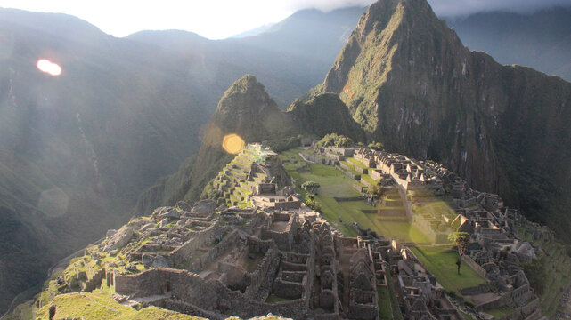Vista panor&acirc;mica das runas de Machu Picchu, nas montanhas andinas, proximo a Cusco.