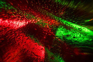 赤と緑で不思議な模様を表現しました。