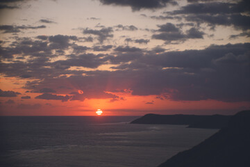 Fototapeta na wymiar 沖縄県の離島宮古島サンライズスポットから元旦の朝日を眺める