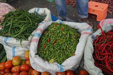 Traders sell red chilies, green chilies and tomatoes in traditional markets. Chili is useful for maintaining heart health, helps lower blood sugar and kills cancer cells.