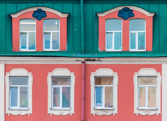 Fototapeta na wymiar Several windows in a row on the facade of the urban historic apartment building front view, Saint Petersburg, Russia 