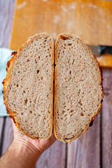 Selbstgebackenes Roggenbrot