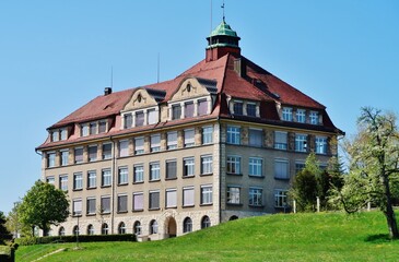 Fototapeta na wymiar Notker Schulhaus, Gossau SG, Ostschweiz