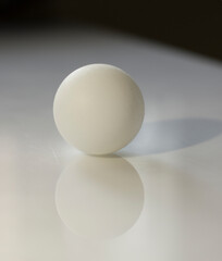 A white ball gives a distinct reflex