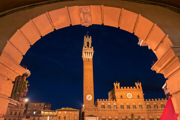 Siena, Palazzo pubblico e Torre - obrazy, fototapety, plakaty