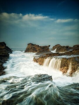 waterfall on the sea © achedipro