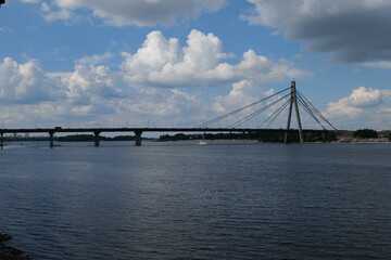 Fototapeta na wymiar Bridge over the river 