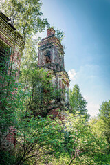 Obraz premium the destroyed Orthodox bell tower
