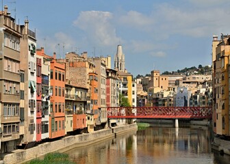 Fototapeta na wymiar Colorful skyline of the Girona city - Spain 