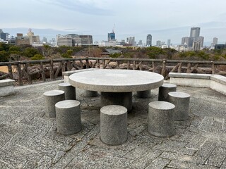 石の円卓　街を見下ろす場所