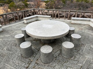 石の円卓　大阪城公園