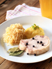 Rippchen mit Sauerkraut und Kartoffelpürree