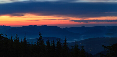 Fototapeta na wymiar Sunset in the Cfrpathian mountains
