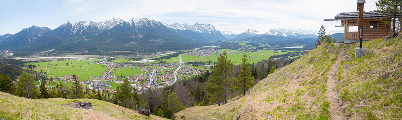 Fototapeta na wymiar lookout point Krepelschrofen, tourist resort Wallgau in the valley, karwendel alps
