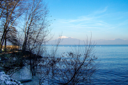 vista del lago di Garda con monte Baldo da Sirmione