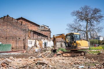 Fototapeta na wymiar Excavators are demolishing the old town