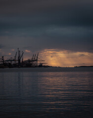 Fototapeta na wymiar sunset in the port sea reflections sun miami 