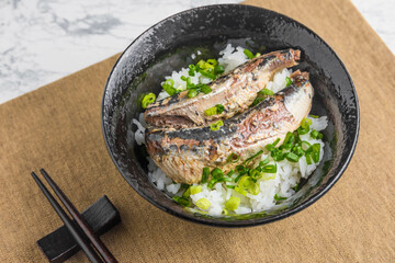 オイルサーディン丼